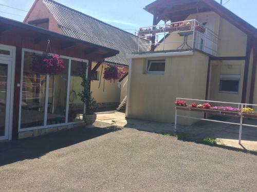 Hostal S�rv�ri Vend�gh�z