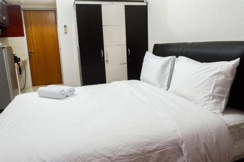 Strategic Studio Apartment At Puncak Permai By Travelio