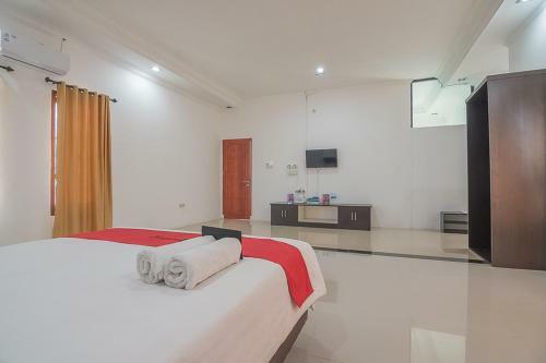 Hostal Reddoorz Near Jatinangor Town Square