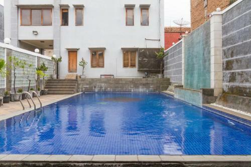 Hostal Reddoorz Near Jatinangor Town Square