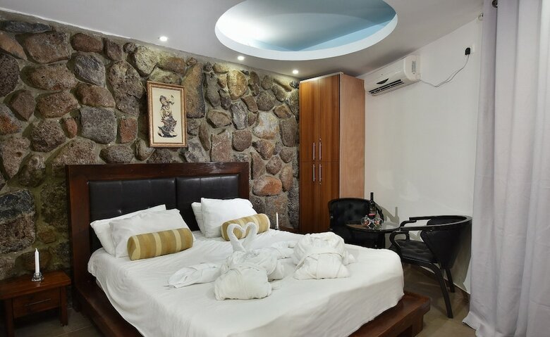 Lodge Atzula Bagolan