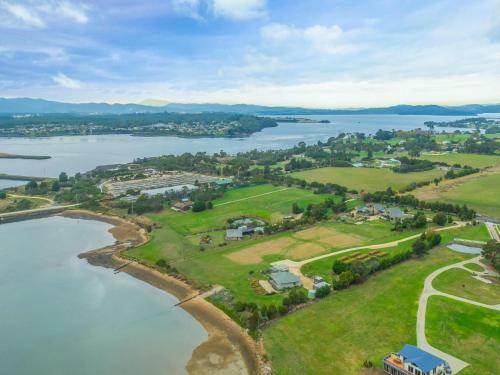 Luxury Waterfront Family Home-tasmania (i)-l'abode