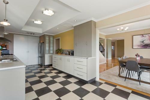 Luxury Waterfront Family Home-tasmania (i)-l'abode