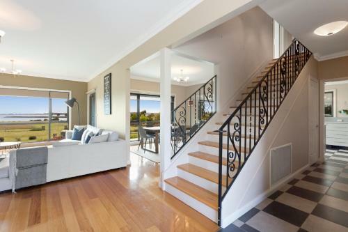 Luxury Waterfront Family Home-tasmania (i)-l'abode
