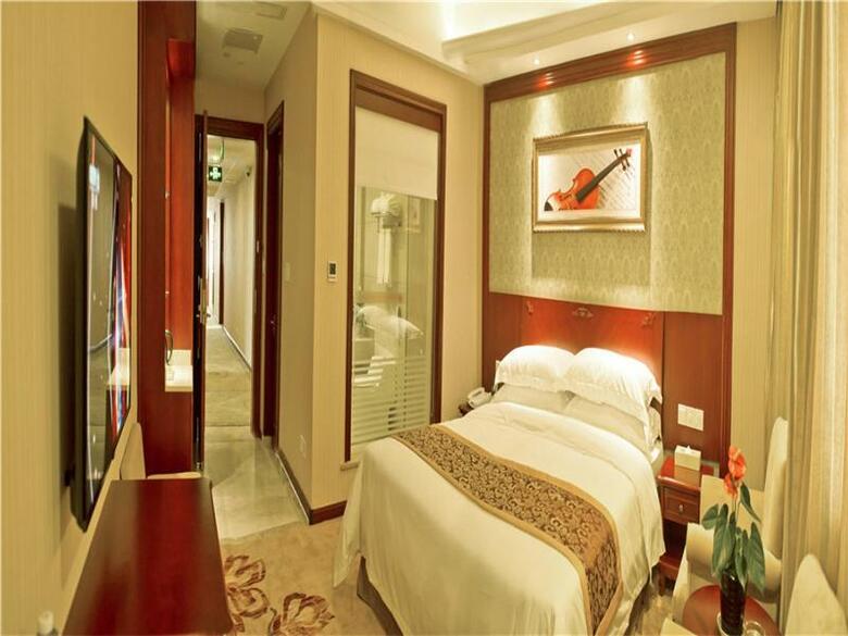 Vienna Hotel Shanghai Jinshan Wei Railway Station