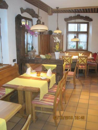 Ellenbergs Restaurant & Hotel