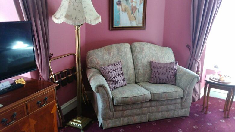 Hostal Disblair House