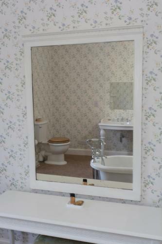 Broadmeadows Farmhouse B&B