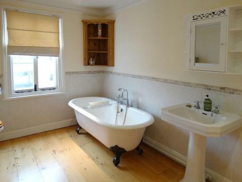 24 Victoria Road, Devon
