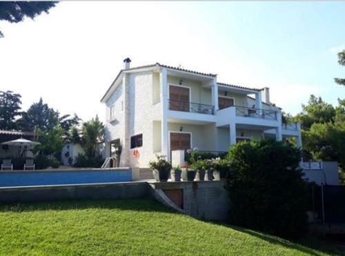 Villa Corina Near The Airport