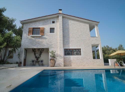 Villa Corina Near The Airport