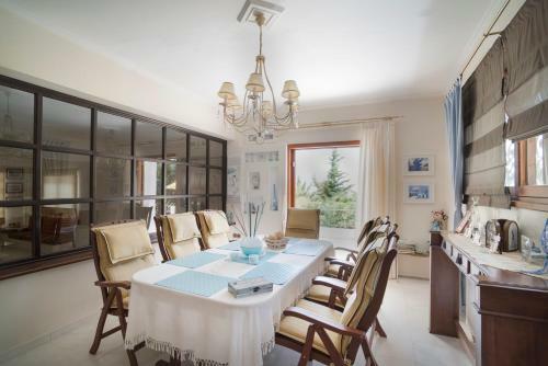 Villa Corina Near The Airport