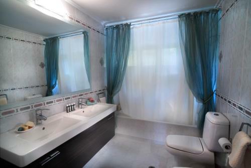 Villa Corina Near The Airport