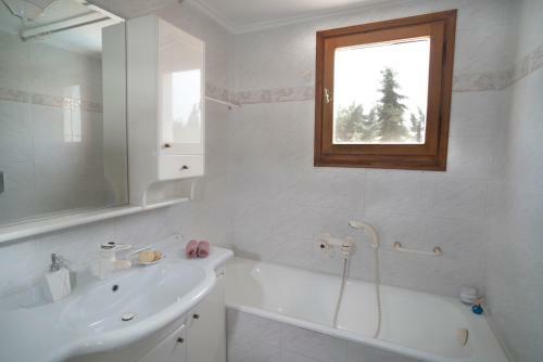 Villa Corina Near The Airport