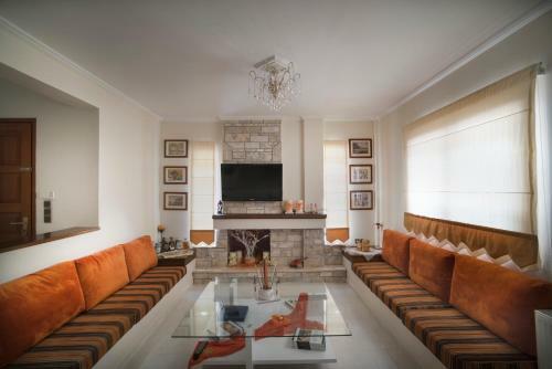 Villa Corina Near The Airport