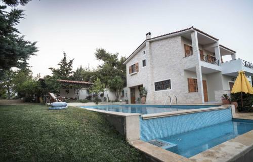Villa Corina Near The Airport