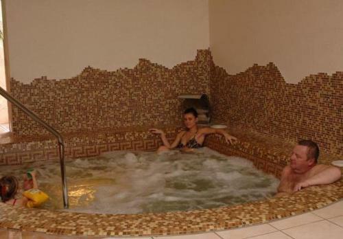 Kincsem Wellness Hotel
