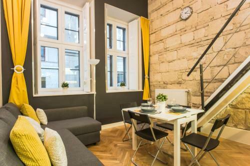 Hollo Apartment