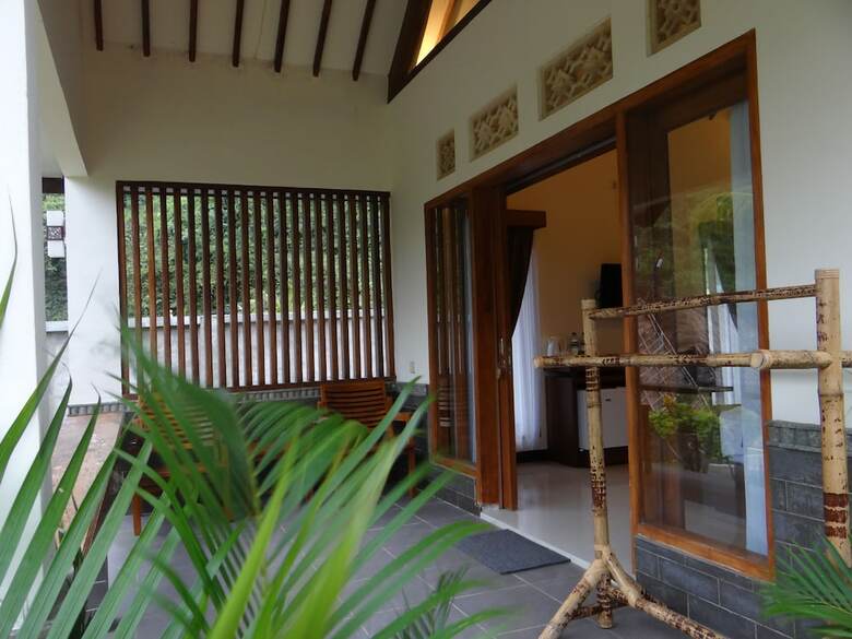 Bed & Breakfast Oyo 2823 Artati Bungalows And Restaurant
