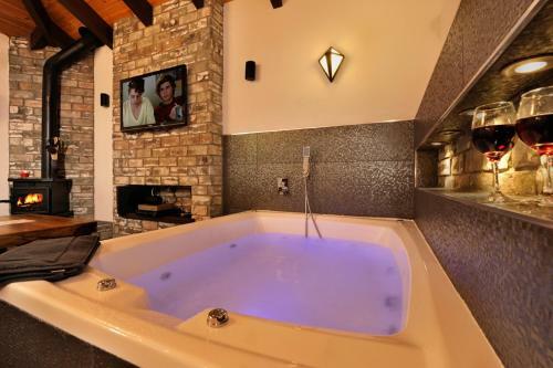 Lodge Noam Suites