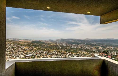 Emily's Penthouse-view Of Galilee&golan Mountains