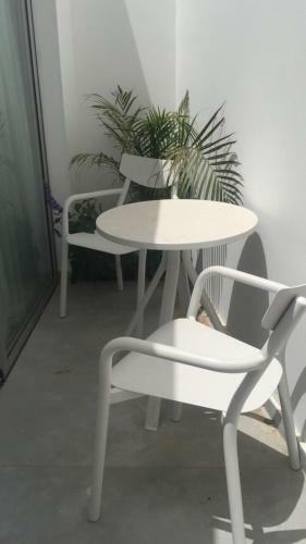 Roni Suite
