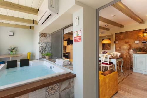 Lodge Out Of Africa Resort