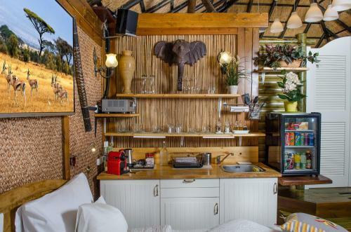 Lodge Out Of Africa Resort