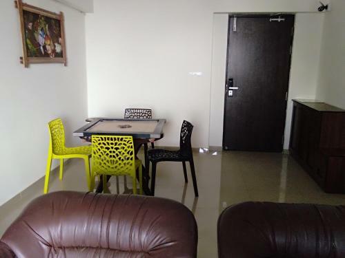 Hostal 3bhk Pure Veg Apartment In Amanora