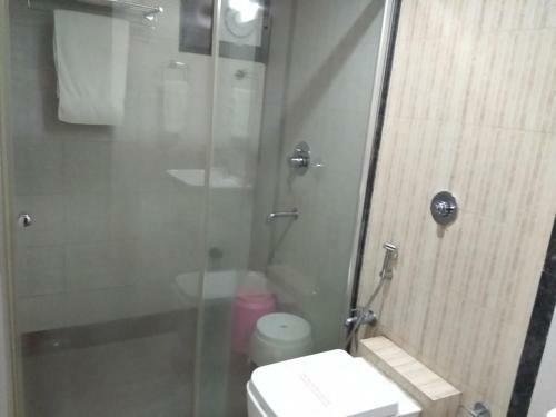 Hotel Jk Rooms 121 Shaheen Int.-nr. Mahindra Co.-midc