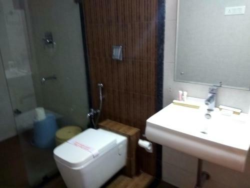 Hotel Jk Rooms 121 Shaheen Int.-nr. Mahindra Co.-midc