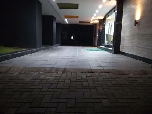 Hotel Jk Rooms 121 Shaheen Int.-nr. Mahindra Co.-midc