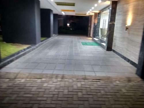 Hotel Jk Rooms 121 Shaheen Int.-nr. Mahindra Co.-midc