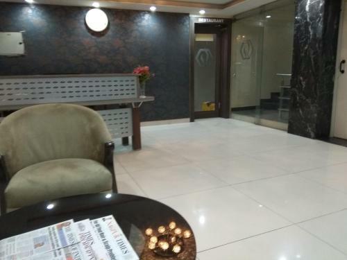 Hotel Jk Rooms 121 Shaheen Int.-nr. Mahindra Co.-midc