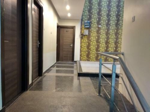 Hotel Jk Rooms 121 Shaheen Int.-nr. Mahindra Co.-midc