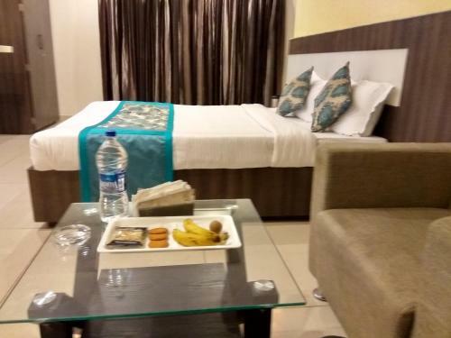 Hotel Jk Rooms 121 Shaheen Int.-nr. Mahindra Co.-midc
