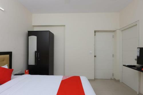 Hotel Oyo 13917 Daniel's Silver Oak Serviced Apartments
