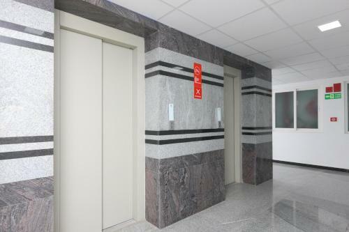 Hotel Oyo 13917 Daniel's Silver Oak Serviced Apartments