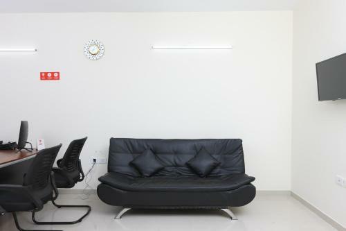 Hotel Oyo 13917 Daniel's Silver Oak Serviced Apartments