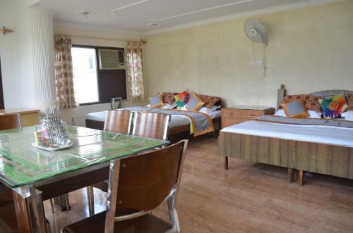 Hotel Centre Point Resorts & Club Palampur