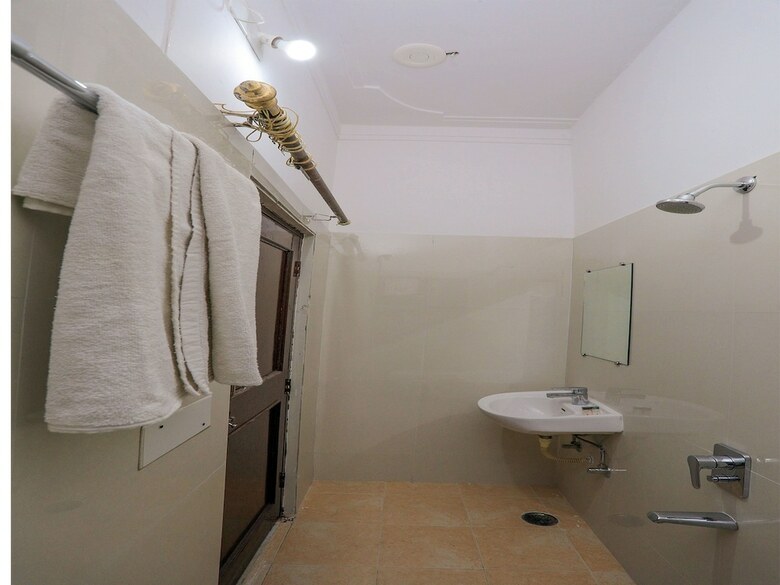 Oyo 9971 Hotel Royal T