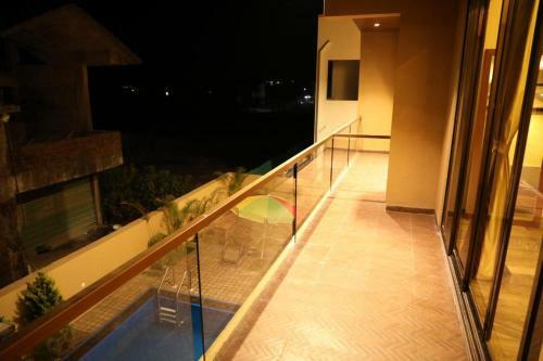 Luxury Pool Villa Malavali