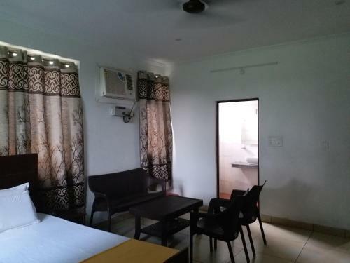 Krishna Hansraj Hotel