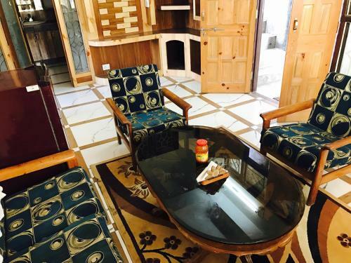 Ridgeview Homestay Near Lakkar Bazar