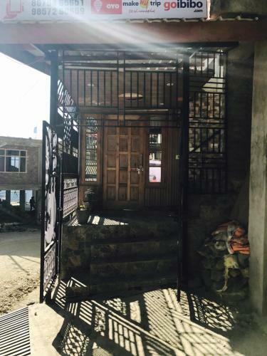 Ridgeview Homestay Near Lakkar Bazar