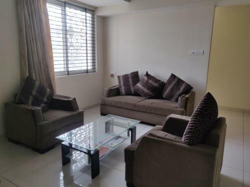 Hotel Suvarna Compact