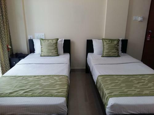 Hotel Suvarna Compact