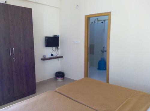 Hotel Suvarna Compact