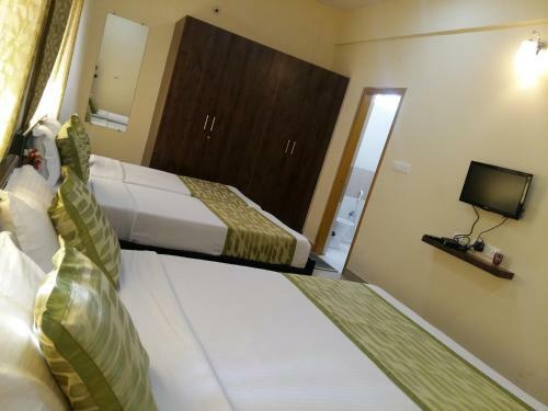Hotel Suvarna Compact