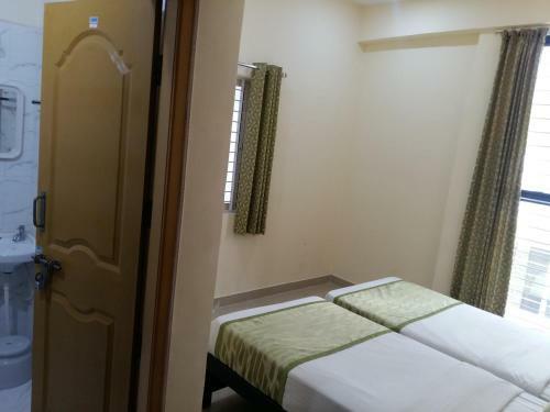 Hotel Suvarna Compact